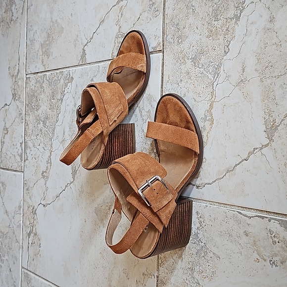 Kenneth Cole ladies cognac suede heels in 7.5. Very good condition - Picture 3 of 9